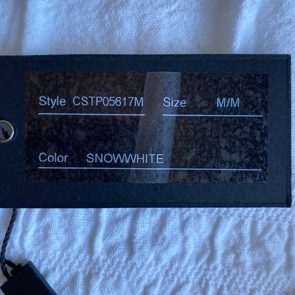 Cable and Gauge puff sleeved white blouse.Ruched front with slit neck & hook. M - Picture 11 of 16